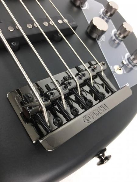 Бас-гітара Yamaha BB735A (Matte Translucent Black)