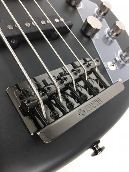Бас-гитара Yamaha BB735A (Matte Translucent Black)