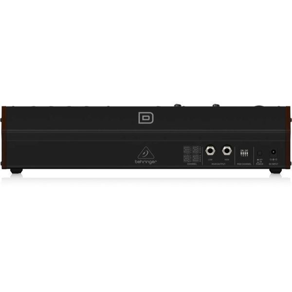 Синтезатор BEHRINGER Model D
