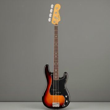 Бас-гітара FENDER AMERICAN PROFESSIONAL CLASSIC PRECISION BASS 3-COLOUR SUNBURST