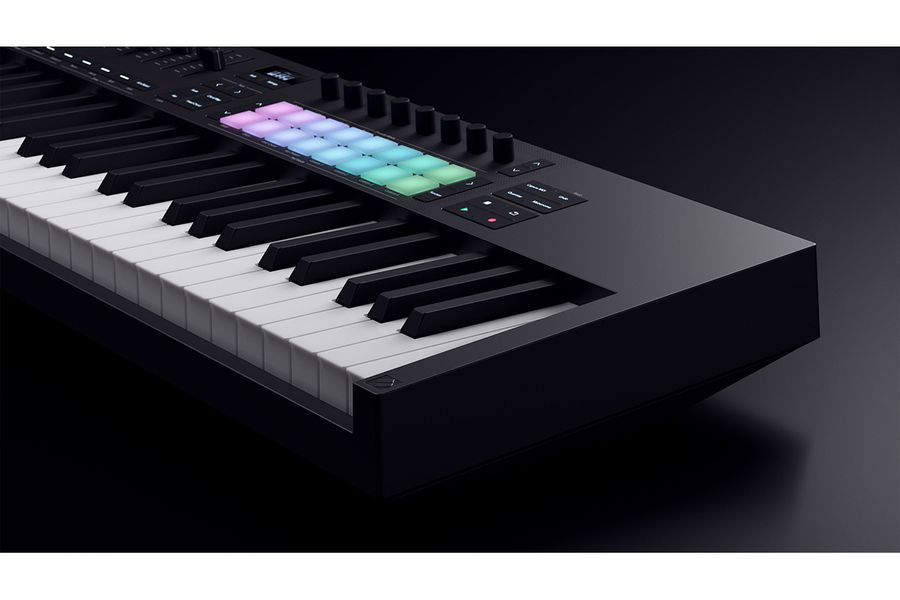 MIDI клавиатура NOVATION Launchkey 49 MK4