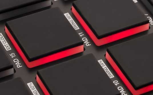 MIDI контролер AKAI MPD218 ○ Купити в інтернет-магазині