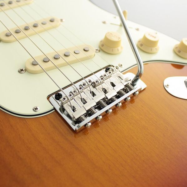Электрогитара NST100RAL-3TS Neo Classic (3-Tone Sunburst) с чехлом