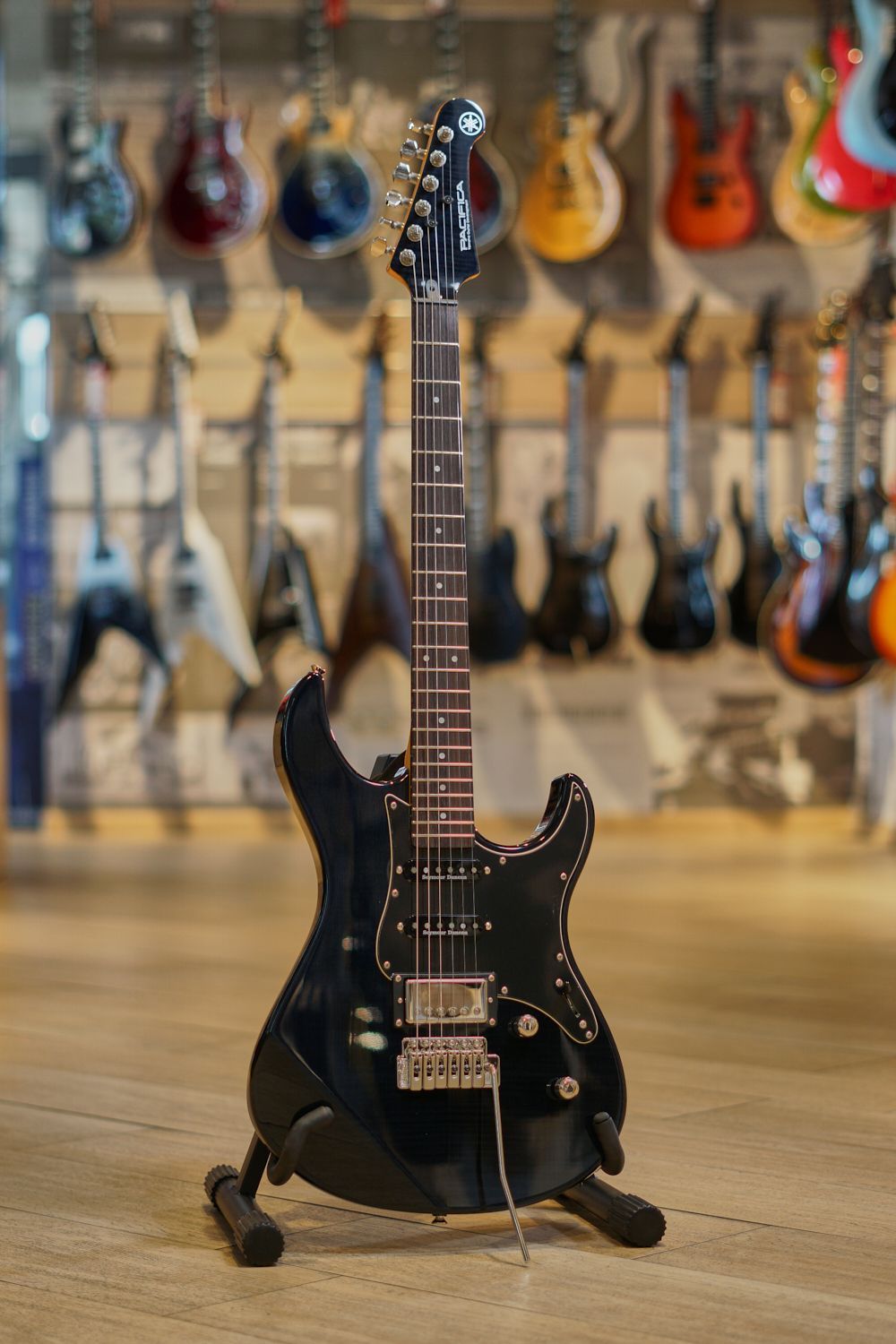 Электрогитара YAMAHA PACIFICA 612VIIFM (Translucent Black