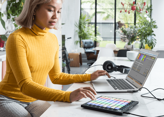 MIDI контроллер NOVATION Launchpad Mini MK3 ○ Купить в интернет