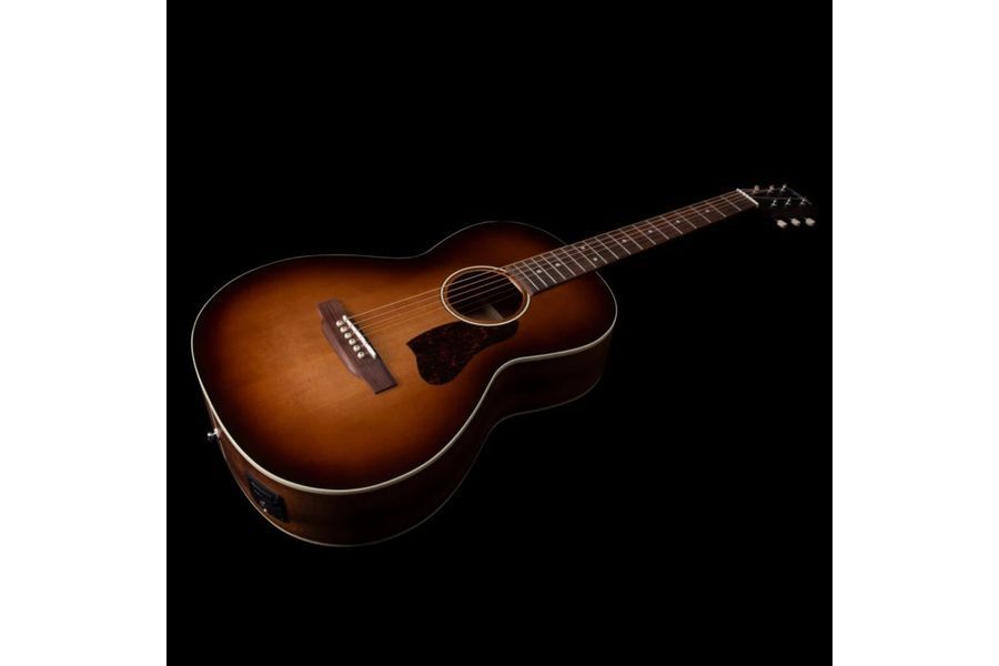 Електроакустична гітара Art and Lutherie Roadhouse Light Burst GT EQ
