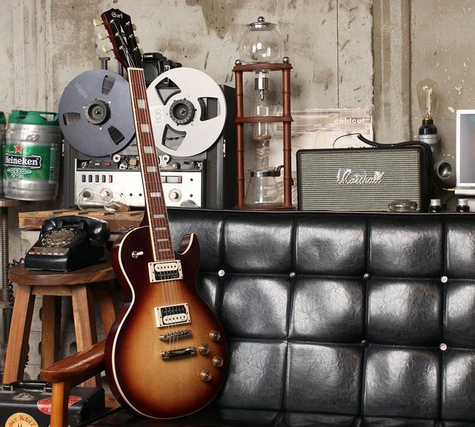 Електрогітара CORT CR300 (Aged Vintage Burst)